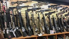 59% người Mỹ muốn cấm bán súng trường bán tự động AR-15