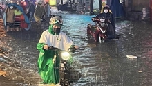 Thành phố Hồ Chí Minh: Mưa lớn kéo dài, nhiều nơi ngập sâu