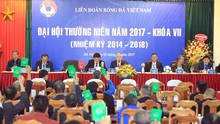 Bóng đá Việt Nam: Anh hùng và… gian hùng!