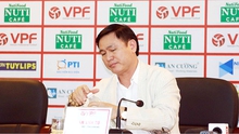 Nước mắt ông Chủ tịch VPF