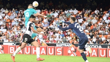 'Người khổng lồ' Benzema lại nâng đỡ Real Madrid