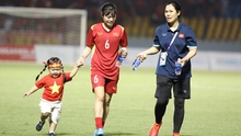 Nữ cầu thủ Việt Nam: Mơ ước hạnh phúc và gánh nặng áo cơm