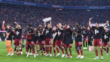 Bayern Munich vô địch Bundesliga lần thứ 10 liên tiếp: Ăn mừng trong lo âu