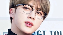 ARMY phát hiện Jin của BTS có kiểu chỉnh kính ‘chẳng giống ai’