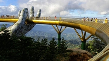 Cầu Vàng ở Đà Nẵng lọt Top 10 cây cầu độc lạ nhất thế giới