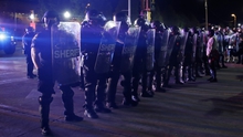 Biểu tình biến thành bạo loạn tại Kentucky Mỹ, có cảnh sát bị thương
