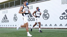 Tại sao các ngôi sao Real Madrid đeo mặt nạ khi tập luyện?
