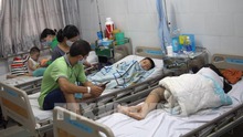 Vụ nghi ngộ độc thực phẩm tại một trường tiểu học ở Thành phố Hồ Chí Minh: Thêm nhiều học sinh nhập viện cấp cứu ​