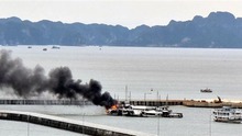 Cháy hai tàu du lịch trên vịnh Hạ Long