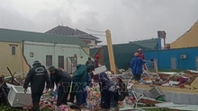 Quảng Trị: Lốc xoáy khiến nhiều trụ sở, nhà dân bị tốc mái, đổ sập