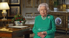 Cả nước Anh lo lắng cho sức khỏe của Nữ hoàng Elizabeth II