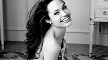 Phong cách thời trang thảm đỏ đầy quyền lực của Angelina Jolie