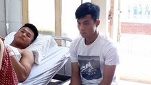 Sau tai nạn kinh hoàng, cầu thủ Long An tới bệnh viện xin lỗi Văn Hào