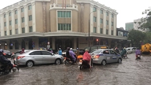 Cảnh báo mưa to, ngập úng, gió giật mạnh tại Hà Nội