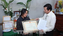 Nhà báo Đinh Hữu Dư được truy tặng Bằng khen về phòng chống thiên tai