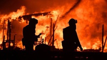 Cháy rừng kinh hoàng, California chìm trong khói lửa, 10 người, 1.500 ngôi nhà bị thiêu rụi
