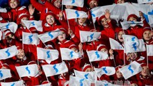 Người dân Hàn Quốc khấp khởi treo cờ 'thống nhất bán đảo Triều Tiên'