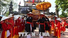 Hàng vạn người đội nắng xem hội trận - nghi lễ chính của hội Gióng đền Phù Đổng