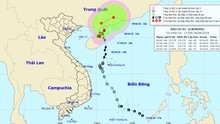 Bão số 2 di chuyển chậm theo hướng Bắc Đông Bắc và suy yếu dần