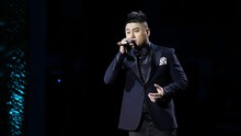Liveshow 'Khánh 30': Vũ Duy Khánh khóc nghẹn khi hát về cha, tự thử thách mình với Bolero