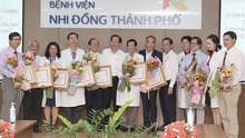 Thành phố Hồ Chí Minh: Sức khỏe cặp song sinh dính liền được tách rời tiến triển tốt