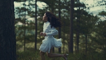 Phùng Khánh Linh ra mắt MV 'Chỉ buồn hôm nay' và 'bật mí' loạt dự án mới