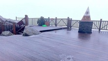 Xuất hiện mưa lẫn tuyết trên đỉnh Fansipan tại Sa Pa