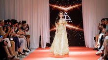 Hoàng Dung diễn vedette show của NTK Trần Hùng tại London Fashion Week 2023