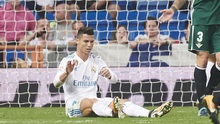 Ronaldo 'trượt vỏ chuối', dứt điểm siêu tệ trong ngày Real thua sốc Betis