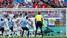 Luis Suarez làm tung lưới Nga với pha đá phạt tinh quái