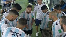 Fan thích thú khi Messi ra dáng thủ lĩnh, chỉ đạo đồng đội ở trận thắng Nigeria