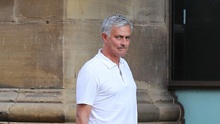 Mourinho về Manchester, không xem Pogba đá trận Chung kết World Cup