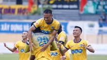 B.Bình Dương 3-1 FLC Thanh Hóa: Bùi Tiến Dũng mắc 2 sai lầm, Bình Dương đoạt Cúp QG