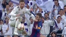 Ramos thẳng tay đánh cùi chỏ vào mặt Messi khiến CĐV Barca nổi cơn thịnh nộ