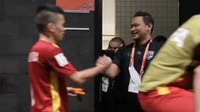 HLV Thái Lan bắt tay, chúc mừng futsal Việt Nam lọt vào vòng 1/8 World Cup