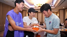 Cầu thủ Thái Lan bốc thăm trúng thưởng đồ đắt tiền trước trận gặp Việt Nam
