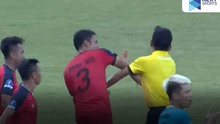 VIDEO cầu thủ Bình Thuận đấm thẳng mặt trọng tài ngay trên sân