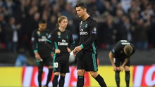 Chết cười với tình huống Ramos dứt điểm còn Ronaldo… cản phá giúp Tottenham