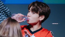 Thói quen 'lạ' của Jungkook BTS khiến trái tim ARMY 'tan chảy'