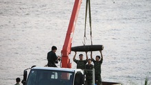 Trục vớt an toàn quả bom nằm dưới sông Hồng, Hà Nội