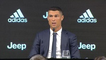 VIDEO: Bí quyết biến áo đấu Real Madrid của Ronaldo thành áo đấu Juventus trong vài phút