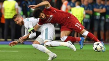 Salah vẫn phải băng bó vai, fan Liverpool lại nguyền rủa Sergio Ramos