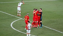Bồ Đào Nha bị loại: Ronaldo ném băng thủ quân, Felix và Fernandes bị chỉ trích