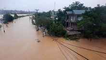 'Nước chảy còn vương bao niềm thương…'