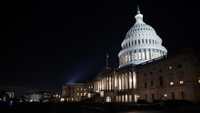 Quốc hội Mỹ thông qua gói cứu trợ COVID-19 trị giá gần 900 tỷ USD