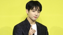 Jungkook trông trẻ lại tới vài tuổi khi cắt tóc ngắn cho buổi họp báo ‘Butter’