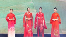 Gốm sứ Việt sinh động trên áo dài của NTK Vũ Thảo Giang