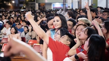 Hoa hậu Đinh Như Phương trở về ĐH Hutech sau đăng quang