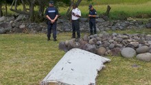 Những mảnh vỡ mới tìm thấy được cho là từ máy bay MH370
