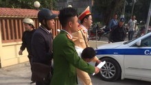 Hà Nội: Cảnh sát giao thông giải cứu người phụ nữ bị cướp khống chế